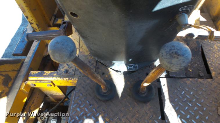 image for item DG2784 John Deere JD410 backhoe