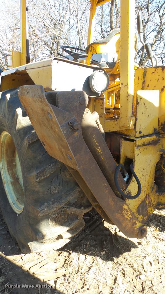 image for item DG2784 John Deere JD410 backhoe