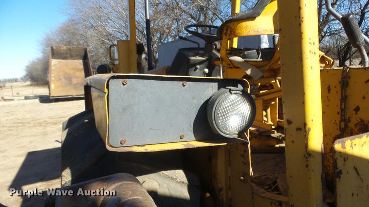 image for item DG2784 John Deere JD410 backhoe