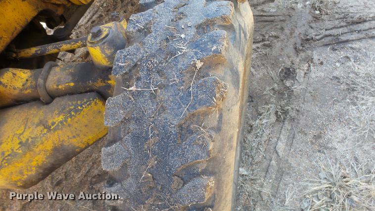 image for item DG2784 John Deere JD410 backhoe