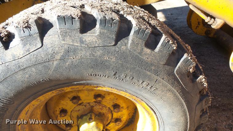 image for item DG2784 John Deere JD410 backhoe