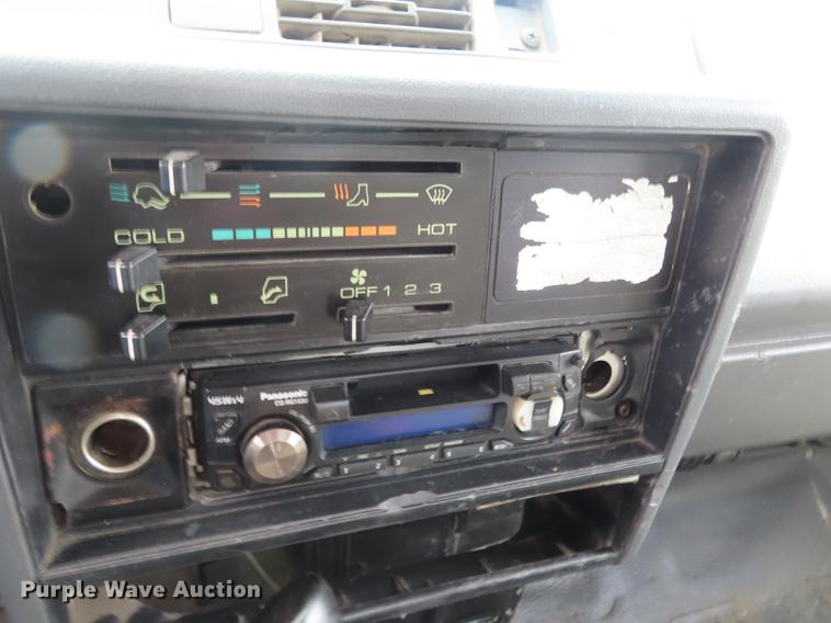 image for item EI9985 1993 Isuzu NPR dump flatbed truck