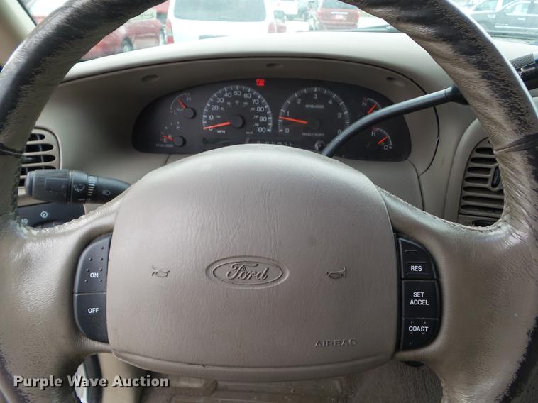 image for item EM9001 2001 Ford F150 SuperCrew pickup truck