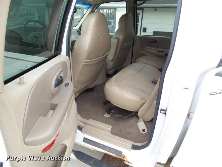 image for item EM9001 2001 Ford F150 SuperCrew pickup truck