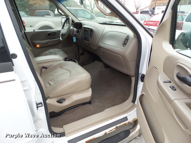 image for item EM9001 2001 Ford F150 SuperCrew pickup truck