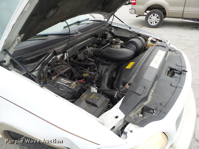 image for item EM9001 2001 Ford F150 SuperCrew pickup truck