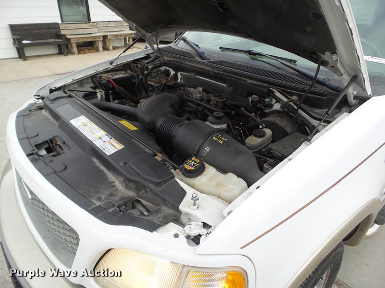 image for item EM9001 2001 Ford F150 SuperCrew pickup truck