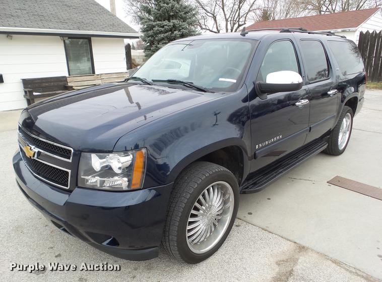 image for item EM9002 2007 Chevrolet Suburban 1500 LTZ SUV