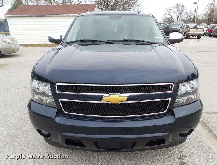 image for item EM9002 2007 Chevrolet Suburban 1500 LTZ SUV