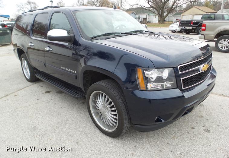 image for item EM9002 2007 Chevrolet Suburban 1500 LTZ SUV