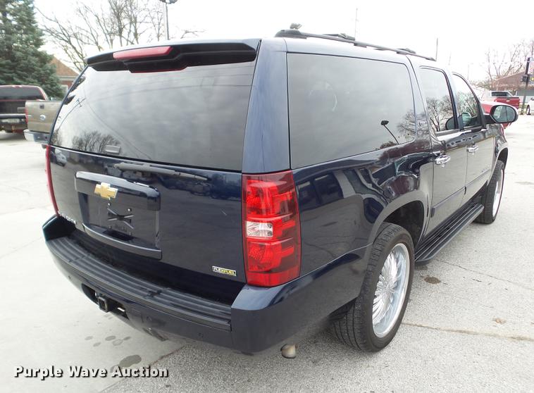 image for item EM9002 2007 Chevrolet Suburban 1500 LTZ SUV
