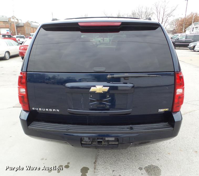 image for item EM9002 2007 Chevrolet Suburban 1500 LTZ SUV