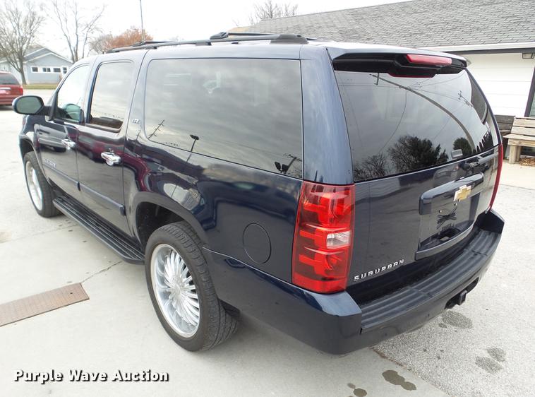 image for item EM9002 2007 Chevrolet Suburban 1500 LTZ SUV