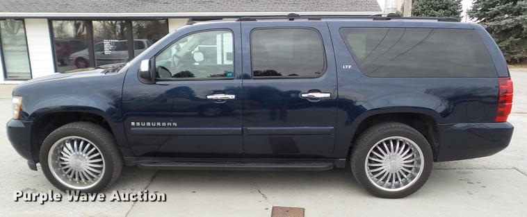 image for item EM9002 2007 Chevrolet Suburban 1500 LTZ SUV