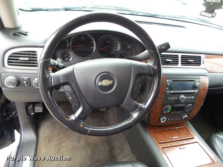 image for item EM9002 2007 Chevrolet Suburban 1500 LTZ SUV