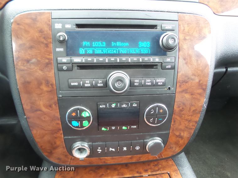 image for item EM9002 2007 Chevrolet Suburban 1500 LTZ SUV