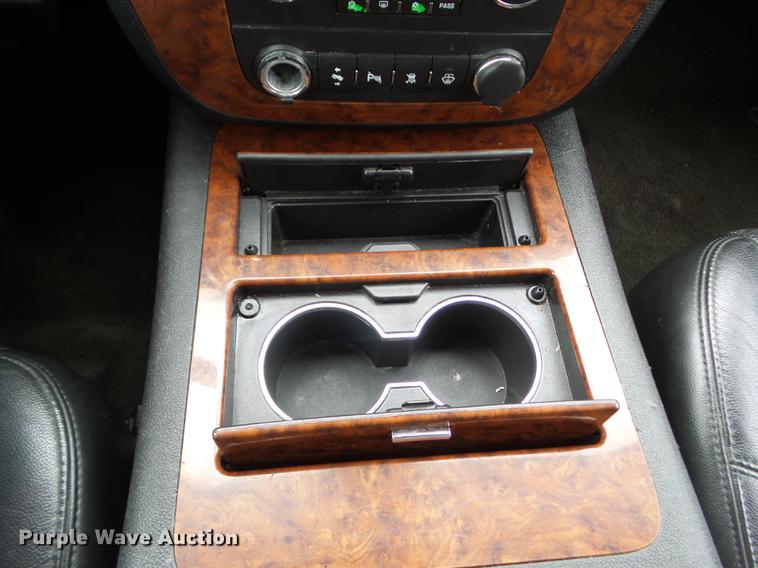 image for item EM9002 2007 Chevrolet Suburban 1500 LTZ SUV