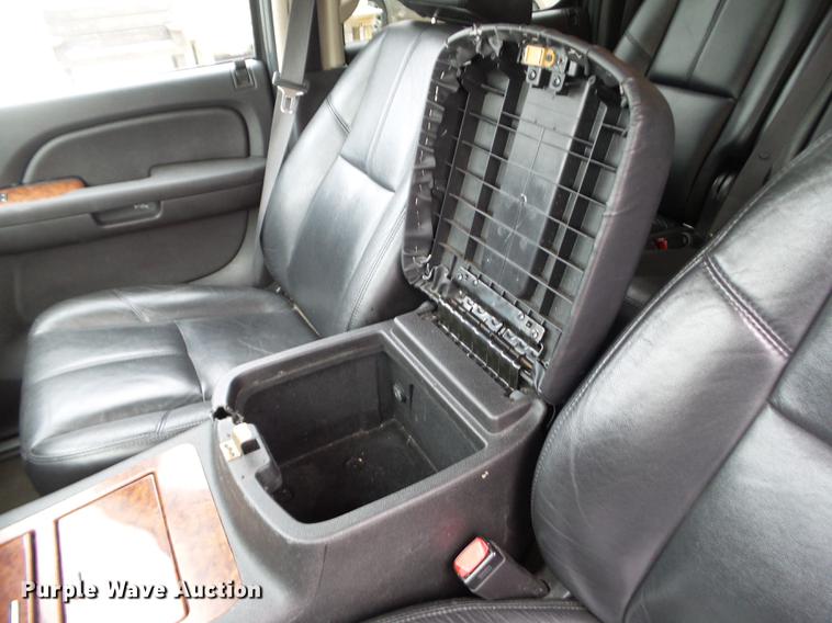 image for item EM9002 2007 Chevrolet Suburban 1500 LTZ SUV