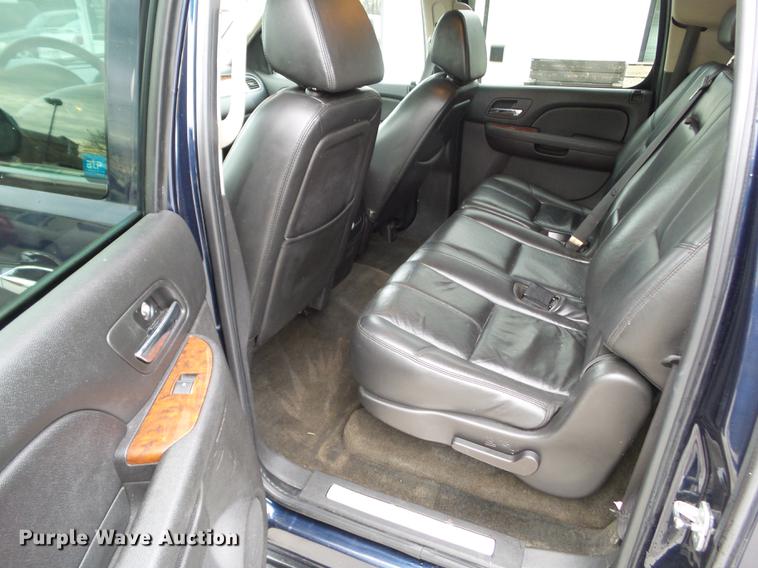 image for item EM9002 2007 Chevrolet Suburban 1500 LTZ SUV