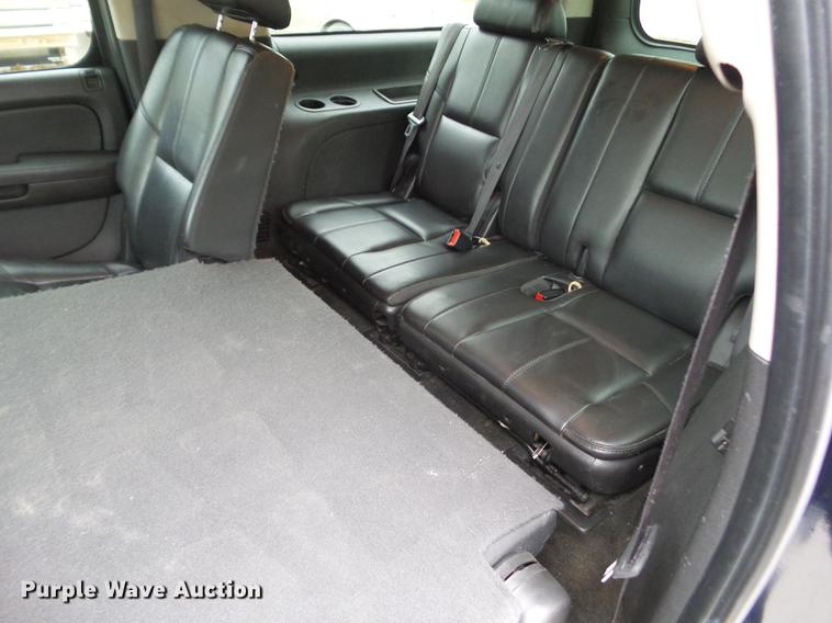 image for item EM9002 2007 Chevrolet Suburban 1500 LTZ SUV