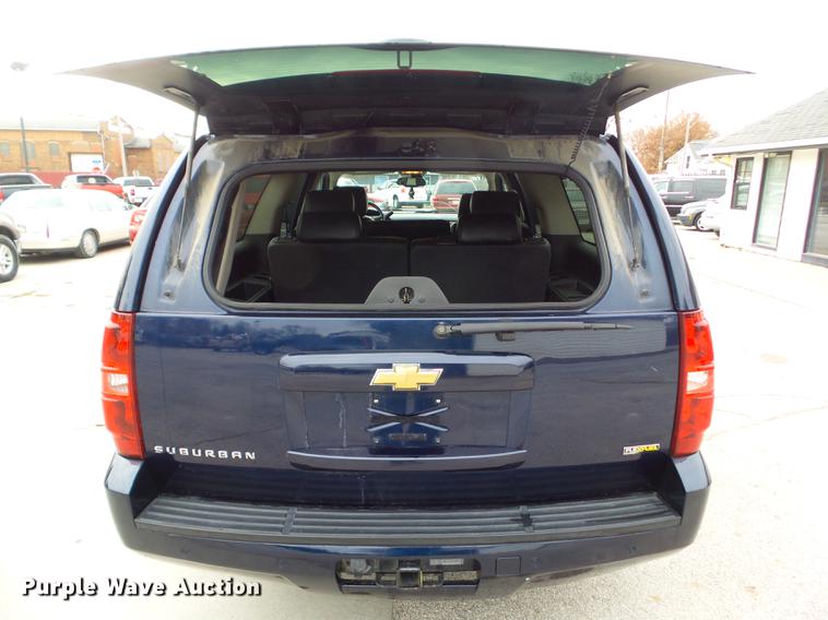image for item EM9002 2007 Chevrolet Suburban 1500 LTZ SUV