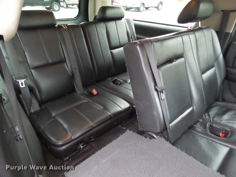 image for item EM9002 2007 Chevrolet Suburban 1500 LTZ SUV
