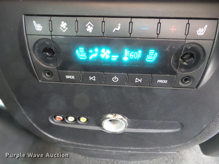 image for item EM9002 2007 Chevrolet Suburban 1500 LTZ SUV