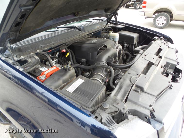 image for item EM9002 2007 Chevrolet Suburban 1500 LTZ SUV