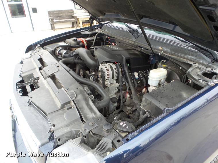 image for item EM9002 2007 Chevrolet Suburban 1500 LTZ SUV