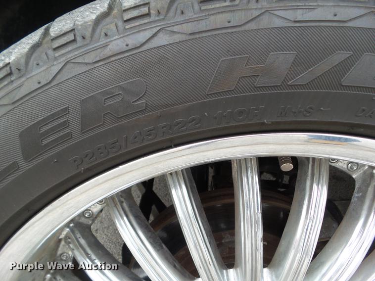 image for item EM9002 2007 Chevrolet Suburban 1500 LTZ SUV