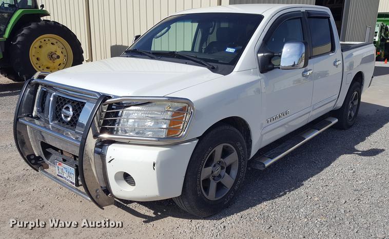 image for item EN9636 2005 Nissan Titan Crew Cab pickup truck