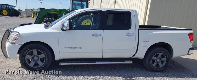 image for item EN9636 2005 Nissan Titan Crew Cab pickup truck