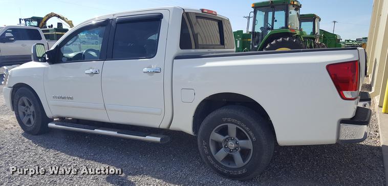 image for item EN9636 2005 Nissan Titan Crew Cab pickup truck