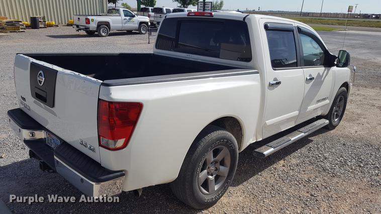 image for item EN9636 2005 Nissan Titan Crew Cab pickup truck