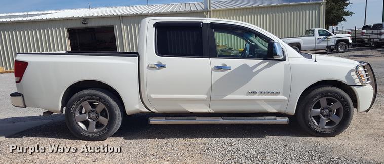 image for item EN9636 2005 Nissan Titan Crew Cab pickup truck