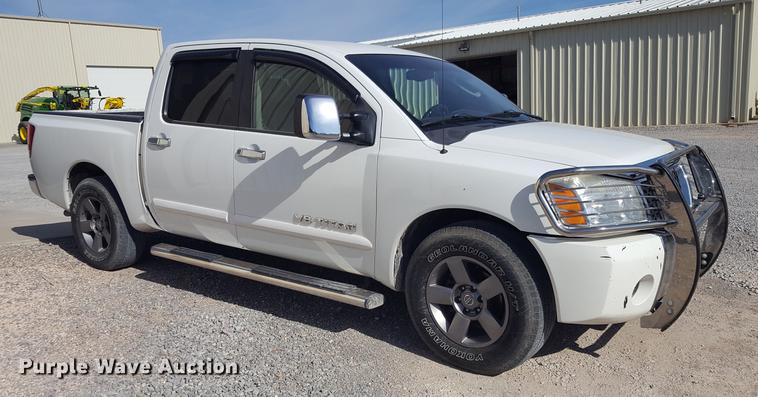 image for item EN9636 2005 Nissan Titan Crew Cab pickup truck