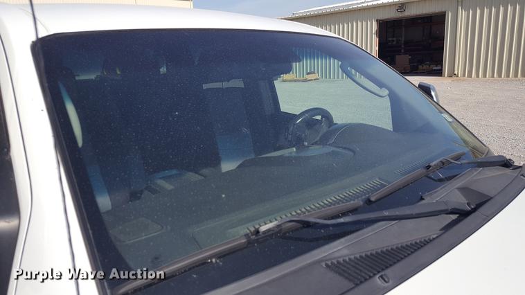 image for item EN9636 2005 Nissan Titan Crew Cab pickup truck