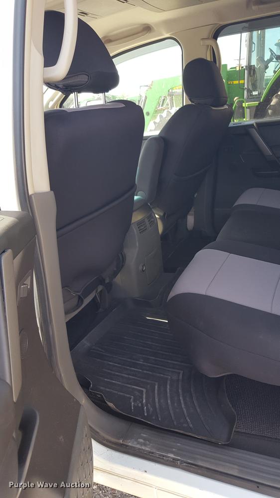 image for item EN9636 2005 Nissan Titan Crew Cab pickup truck