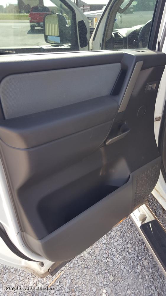 image for item EN9636 2005 Nissan Titan Crew Cab pickup truck