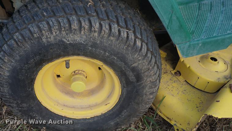 image for item EU9162 John Deere F525 lawn mower