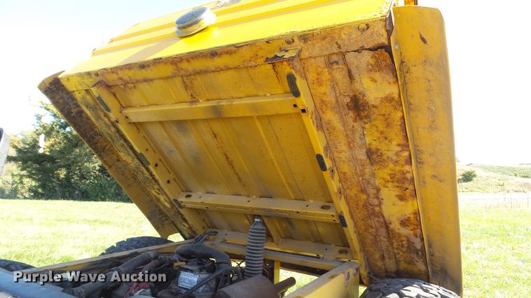 image for item EV9515 2001 John Deere Worksite Gator utility vehicle