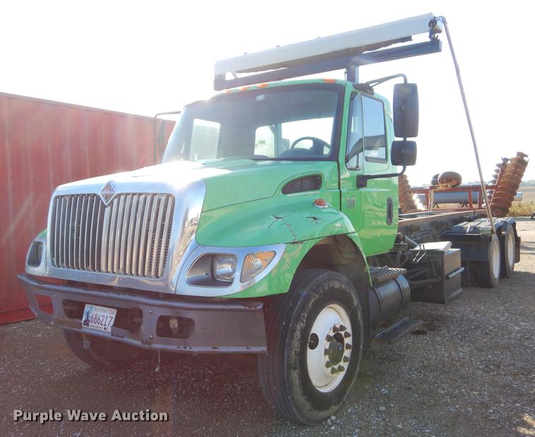 image for item EW9541 2006 International 7400 roll-off container truck