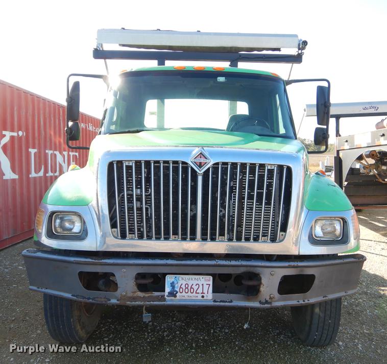 image for item EW9541 2006 International 7400 roll-off container truck