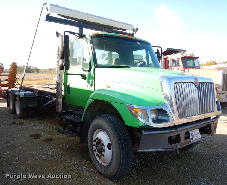 image for item EW9541 2006 International 7400 roll-off container truck