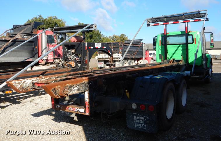 image for item EW9541 2006 International 7400 roll-off container truck