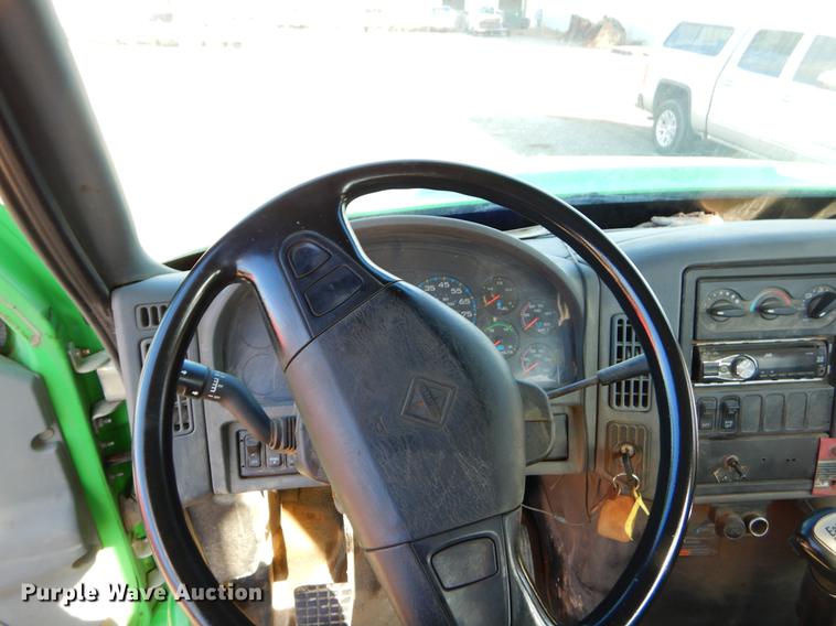 image for item EW9541 2006 International 7400 roll-off container truck