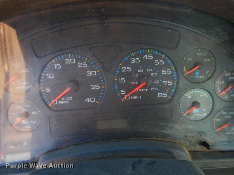 image for item EW9541 2006 International 7400 roll-off container truck