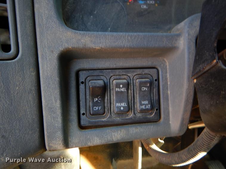 image for item EW9541 2006 International 7400 roll-off container truck