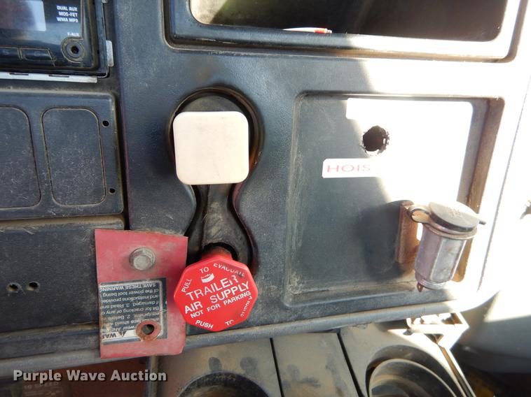 image for item EW9541 2006 International 7400 roll-off container truck