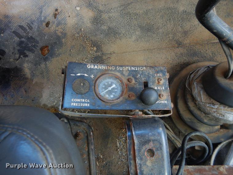 image for item EW9541 2006 International 7400 roll-off container truck